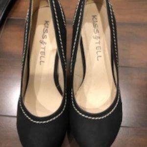 Ladies Kiss & Tell Heels (Size 8.5 - Never Worn)